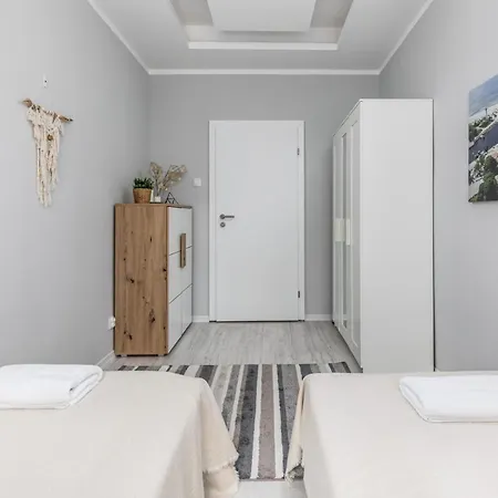 Family Three Bedroom Podczele Sunrise By Renters アパート